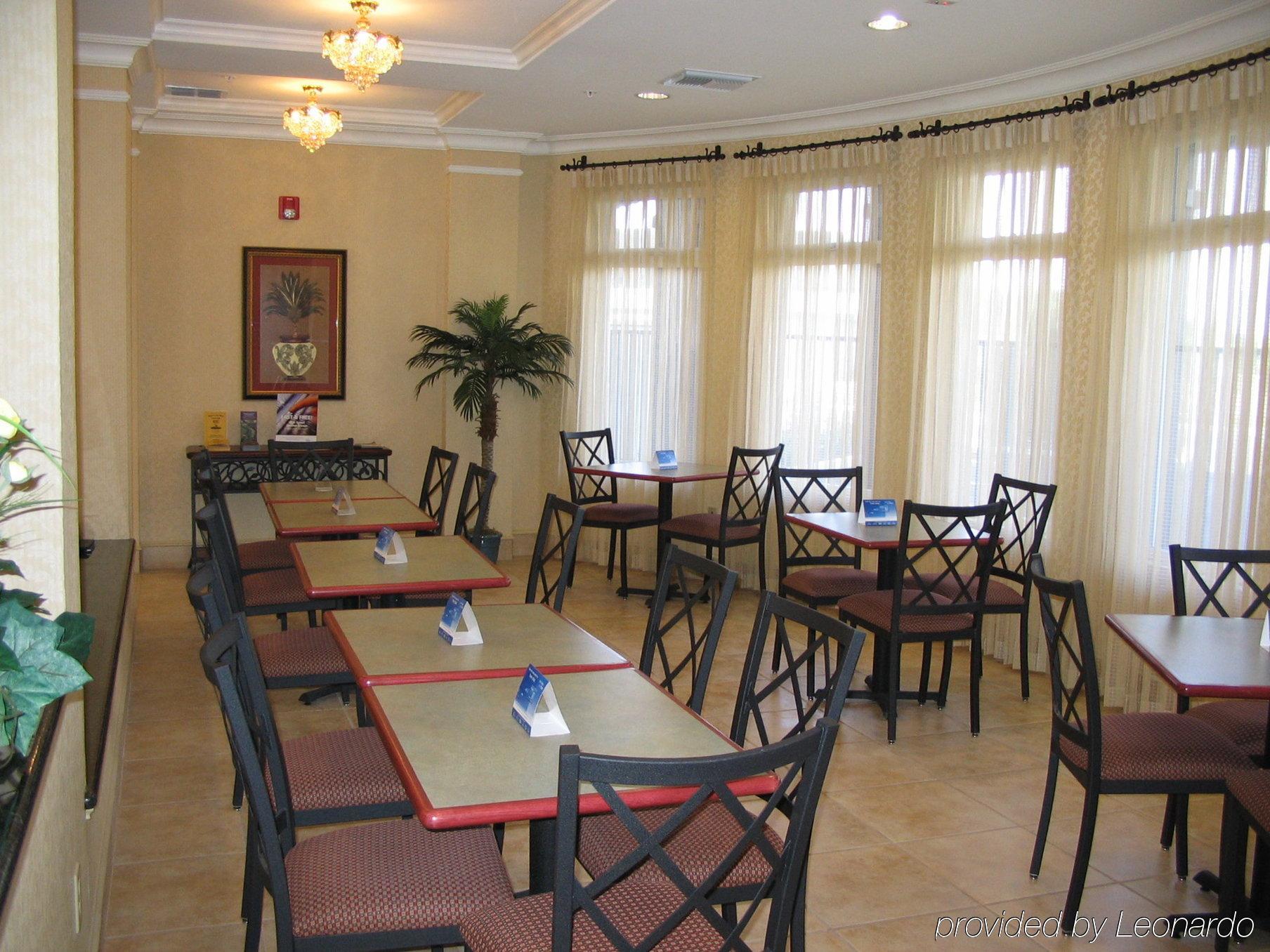 Holiday Inn Express Windsor Sonoma Wine Country By Ihg Restaurant photo